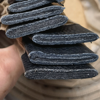 Dvostrani pojas od prve slojevne teleće kože s automatskom kopčom, reljefna obrada, širina 3 cm