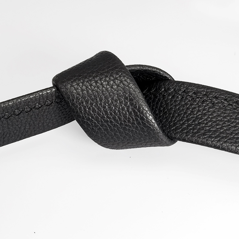 Dvostrani pojas od prve slojevne teleće kože s automatskom kopčom, reljefna obrada, širina 3 cm