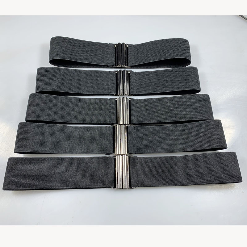 Elastični pojas za haljinu sa širokom metalnom kopčom, prugast uzorak