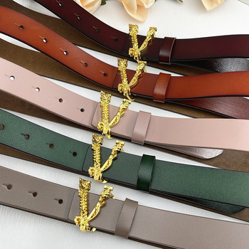 Moteriška odinė juosta su raidžių sagtimi, perforuota plona juosta, retro stilius. Medžiaga: natūrali oda; Sagtis: lydinys; Užsegimas: lygaus; Stilius: retro; Sezonas: 2021 metų žiema