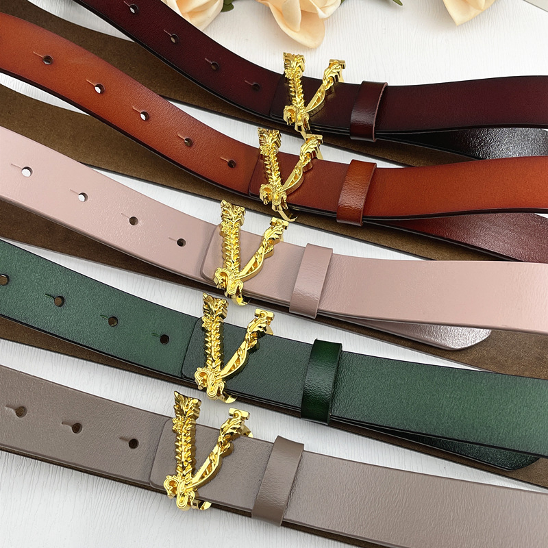 Moteriška odinė juosta su raidžių sagtimi, perforuota plona juosta, retro stilius. Medžiaga: natūrali oda; Sagtis: lydinys; Užsegimas: lygaus; Stilius: retro; Sezonas: 2021 metų žiema