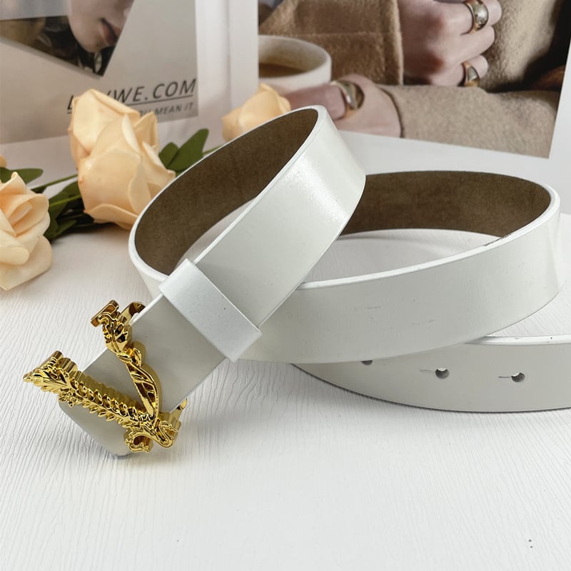 Moteriška odinė juosta su raidžių sagtimi, perforuota plona juosta, retro stilius. Medžiaga: natūrali oda; Sagtis: lydinys; Užsegimas: lygaus; Stilius: retro; Sezonas: 2021 metų žiema