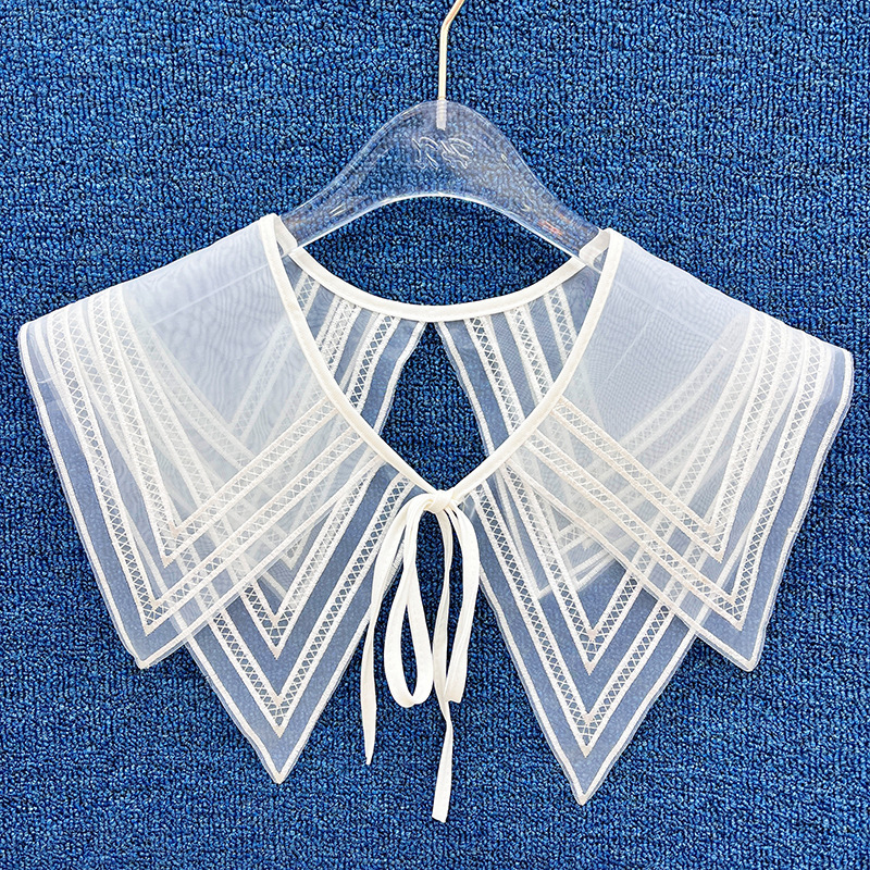 Gallér virág és csokornyakkendő — anyag: organza, sifon, csipke, koreai len; stílus: síkfejű, női, koreai verzió; technika: hímzés; minta: virág