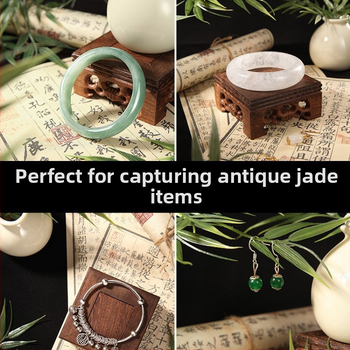 Fotorekviziti u drevnom stilu, antikne jade lutke, drveni pozadinski okvir, kod proizvoda Xw5g7eym