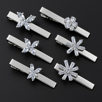 Kravatiklipi kristall-liblika motiiv, lillemustir, smoky quartz kristallid, segu, elektroplaadimine, lameda peaga