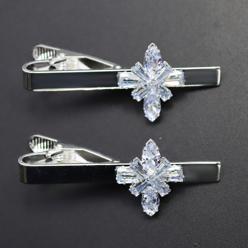 Kravatiklipi kristall-liblika motiiv, lillemustir, smoky quartz kristallid, segu, elektroplaadimine, lameda peaga