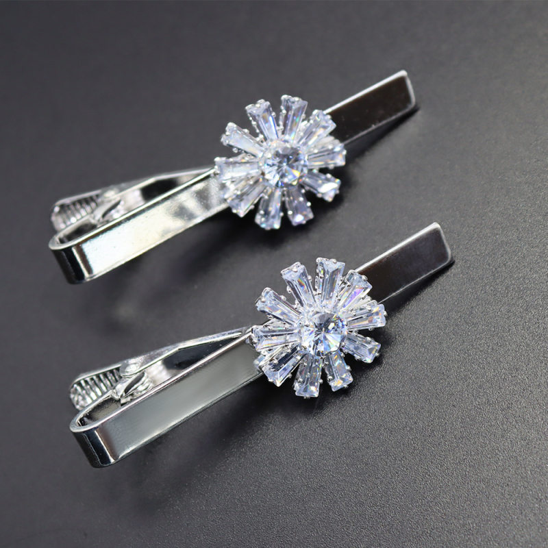 Kravatiklipi kristall-liblika motiiv, lillemustir, smoky quartz kristallid, segu, elektroplaadimine, lameda peaga