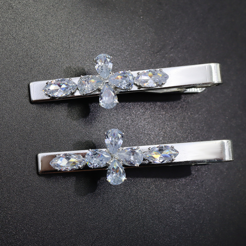 Kravatiklipi kristall-liblika motiiv, lillemustir, smoky quartz kristallid, segu, elektroplaadimine, lameda peaga