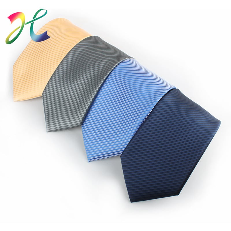 Vyrų kaklaraištis iš poliesterio siūlų, jacquard audinys, vienos spalvos raštas, poliesterio pamušalas, strėlių stilius