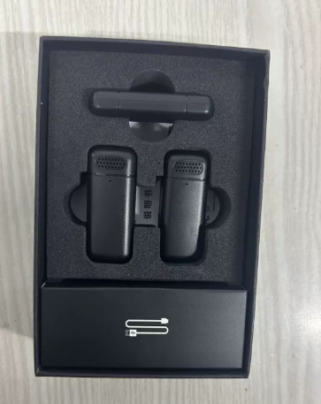 Belaidė lavalier mikrofonas, Bluetooth 5.0, Dažnių atsakas 100 Hz–20 kHz, SNR ≥70 dB, Įkraunama baterija