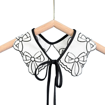 Kaela-lill ja lipsuga, tikitud helmestega, nukukujuline kuju, polüester