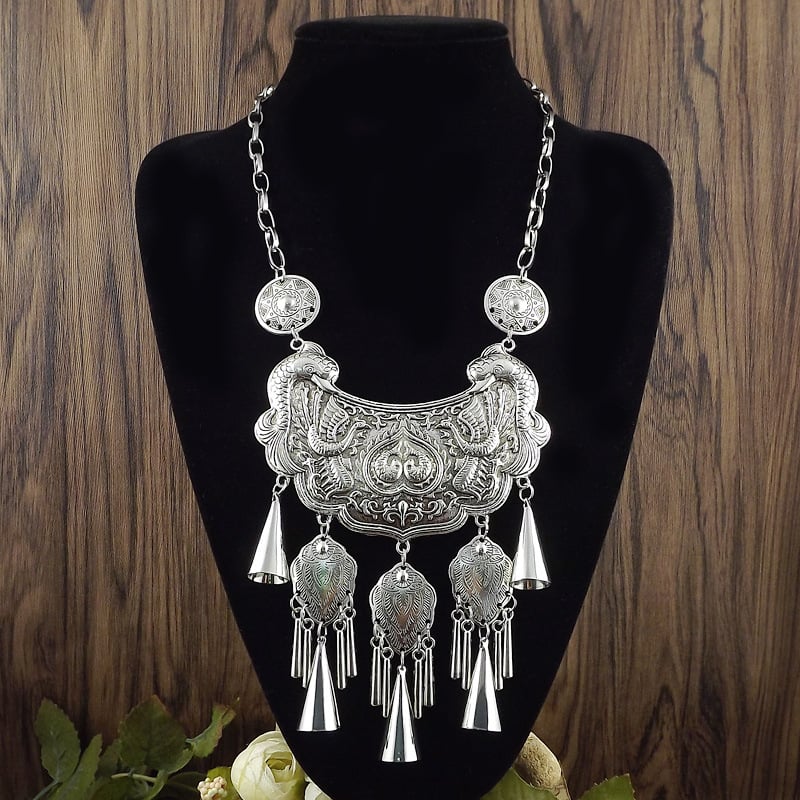 Starma etninio stiliaus retro kaklo papuošalas su lydinio grandine ir pakabuku, 2025 m. vasara