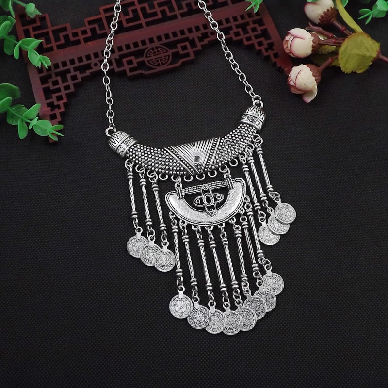 Starma etninio stiliaus retro kaklo papuošalas su lydinio grandine ir pakabuku, 2025 m. vasara