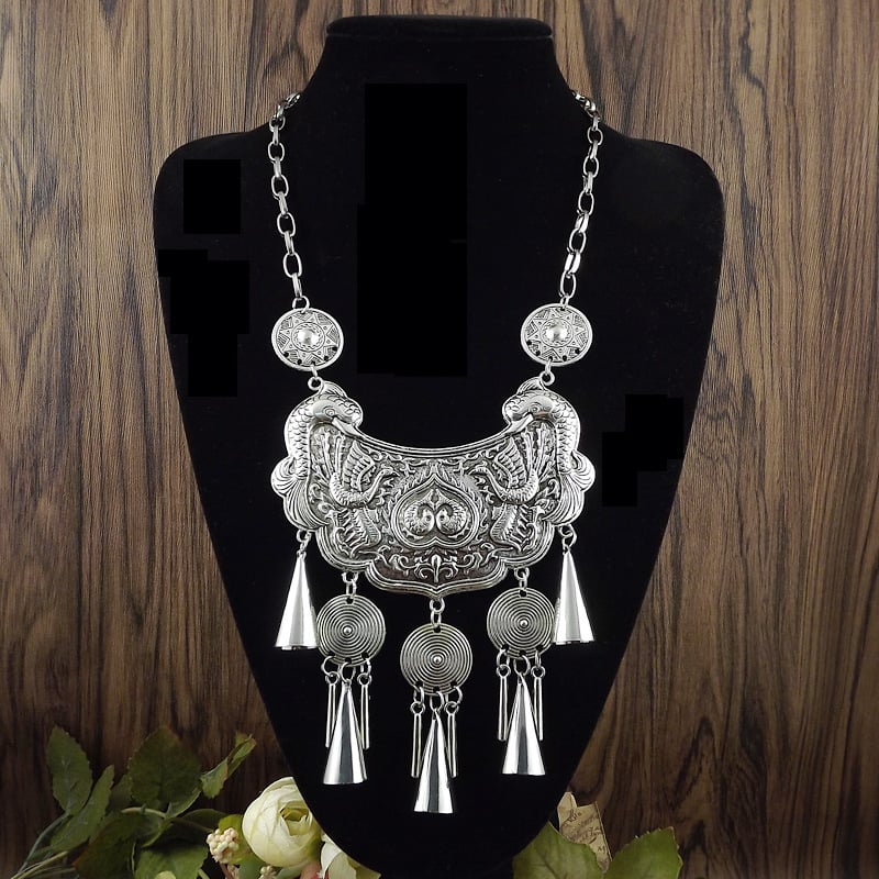 Starma etninio stiliaus retro kaklo papuošalas su lydinio grandine ir pakabuku, 2025 m. vasara