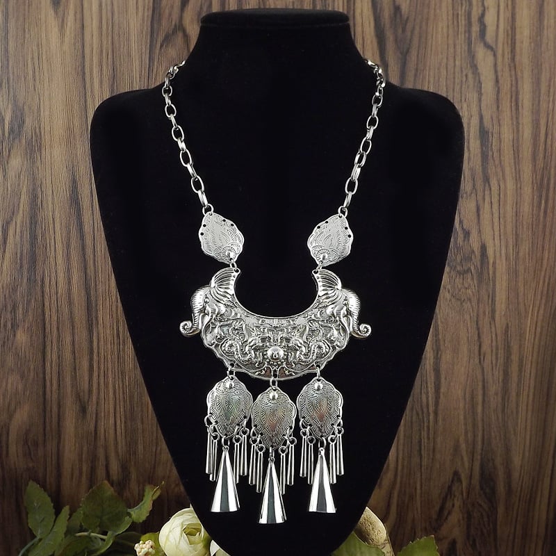 Starma etninio stiliaus retro kaklo papuošalas su lydinio grandine ir pakabuku, 2025 m. vasara