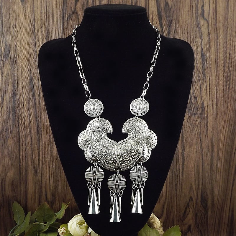 Starma etninio stiliaus retro kaklo papuošalas su lydinio grandine ir pakabuku, 2025 m. vasara