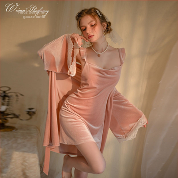 Γυναικείο σετ πιτζάμες από βελούδο με βαθύ V-λαιμό, δαντελένιες επενδύσεις, μακριά μανίκια, κοντή φούστα