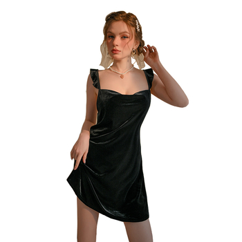 Γυναικείο σετ πιτζάμες από βελούδο με βαθύ V-λαιμό, δαντελένιες επενδύσεις, μακριά μανίκια, κοντή φούστα