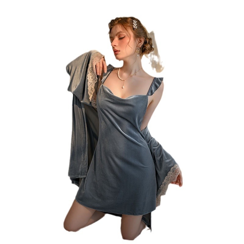 Γυναικείο σετ πιτζάμες από βελούδο με βαθύ V-λαιμό, δαντελένιες επενδύσεις, μακριά μανίκια, κοντή φούστα