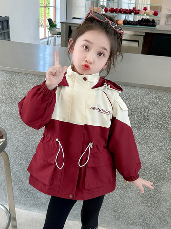 Детско яке за момичета с буквен принт, качулка и яка-стойка, цип, есен-зима 2025