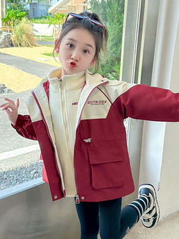 Детско яке за момичета с буквен принт, качулка и яка-стойка, цип, есен-зима 2025