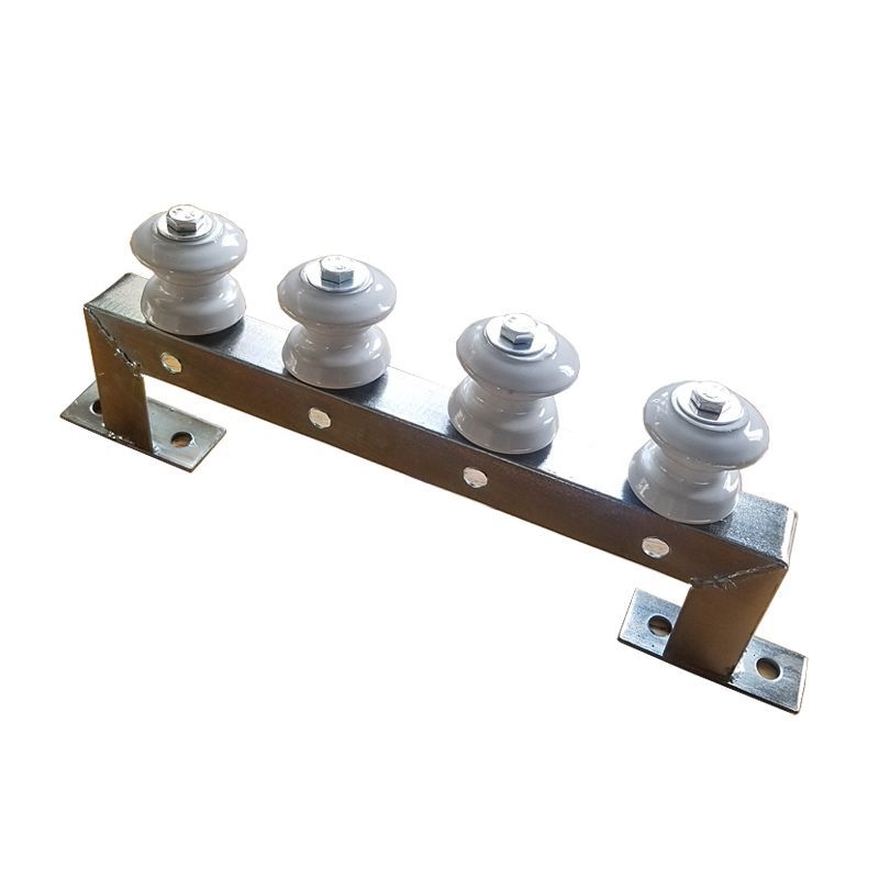 Sienas stiprināms kabelu turētājs elektroinstalācijām un pagaidu kabelu plaukts