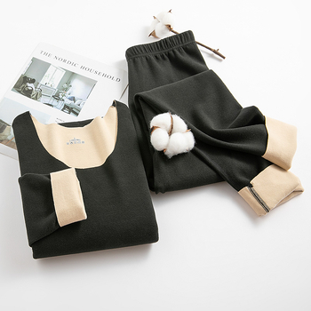 Sieviešu termālais komplekts no poliestera ar velūra oderi; 92% galvenais materiāls; vidēja biezuma 181–200 g/m²; garas piedurknes tops un bikses; var nēsāt kā pamata slāni vai ārējo apģērbu