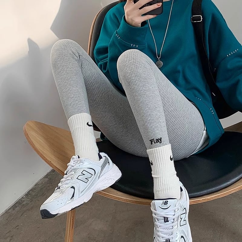 Κολάν εγκύου, στενή γραμμή, παχύ ύφασμα; σύνθεση: πολυεστέρας 68,3% / βισκόζη 29,2% / σπάντεξ 2,5%; Φθινόπωρο 2025