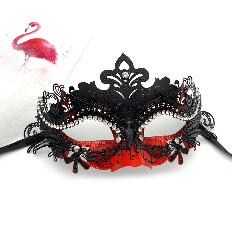 Kaukė maskeradui iš metalo ir plastiko, mielo stiliaus, DIY rekvizitas