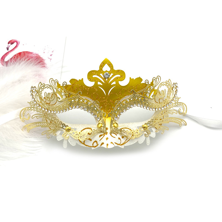 Kaukė maskeradui iš metalo ir plastiko, mielo stiliaus, DIY rekvizitas