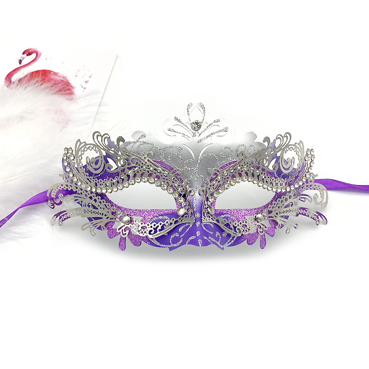 Kaukė maskeradui iš metalo ir plastiko, mielo stiliaus, DIY rekvizitas