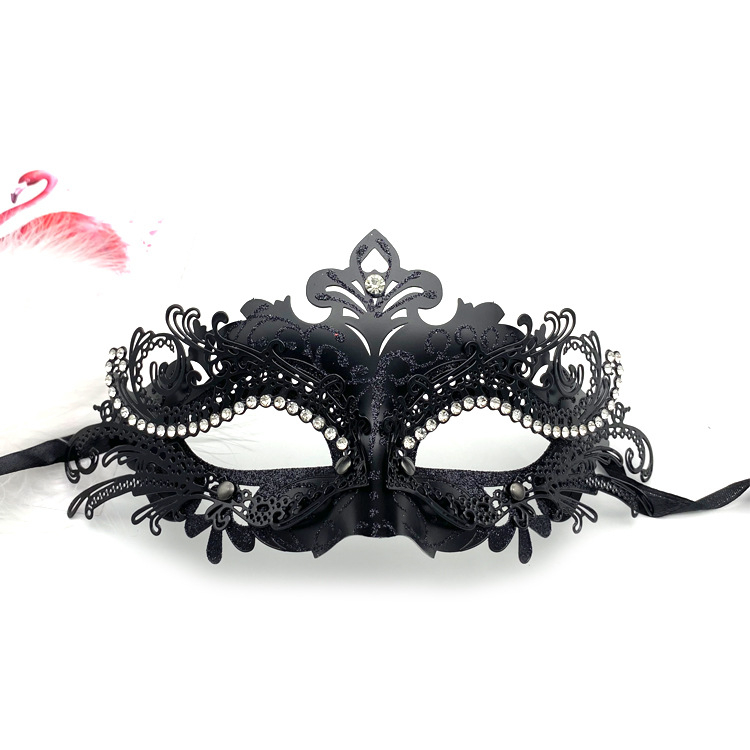 Kaukė maskeradui iš metalo ir plastiko, mielo stiliaus, DIY rekvizitas