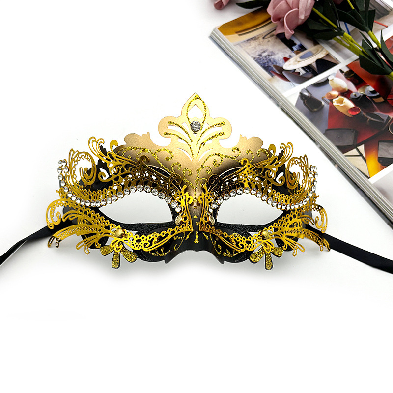 Kaukė maskeradui iš metalo ir plastiko, mielo stiliaus, DIY rekvizitas