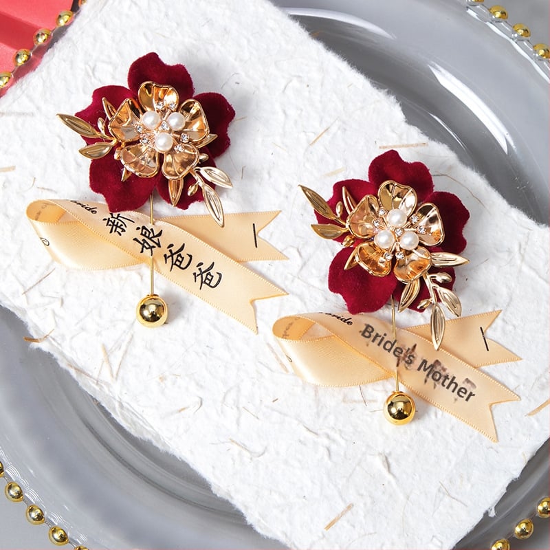 Kāzu corsage komplekts ar zīda ziediem, roku darītas brošes līgavai, līgavim un vecākiem