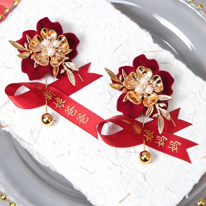 Kāzu corsage komplekts ar zīda ziediem, roku darītas brošes līgavai, līgavim un vecākiem