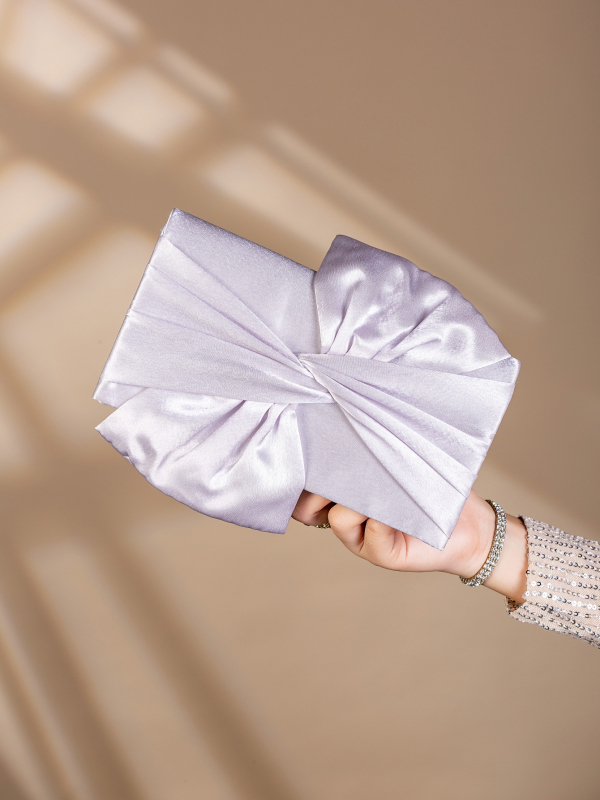 New Garley vakara somiņa, horizontāla kvadrāta forma, vāciņa atvērums, soma ar vāku, poliestera oderējums