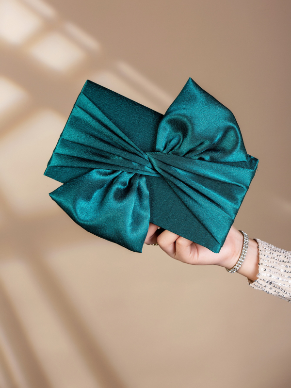 New Garley vakara somiņa, horizontāla kvadrāta forma, vāciņa atvērums, soma ar vāku, poliestera oderējums