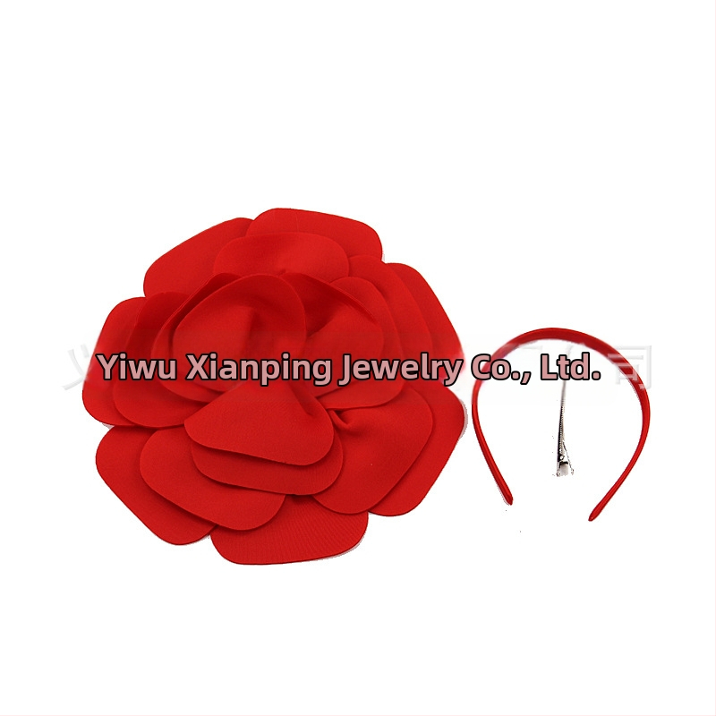 Liels ziedu galvas piederums, roku darīts, mūsdienīgs ziedu stils, materiāls: air cotton, forma: zieds, individuāli iepakots