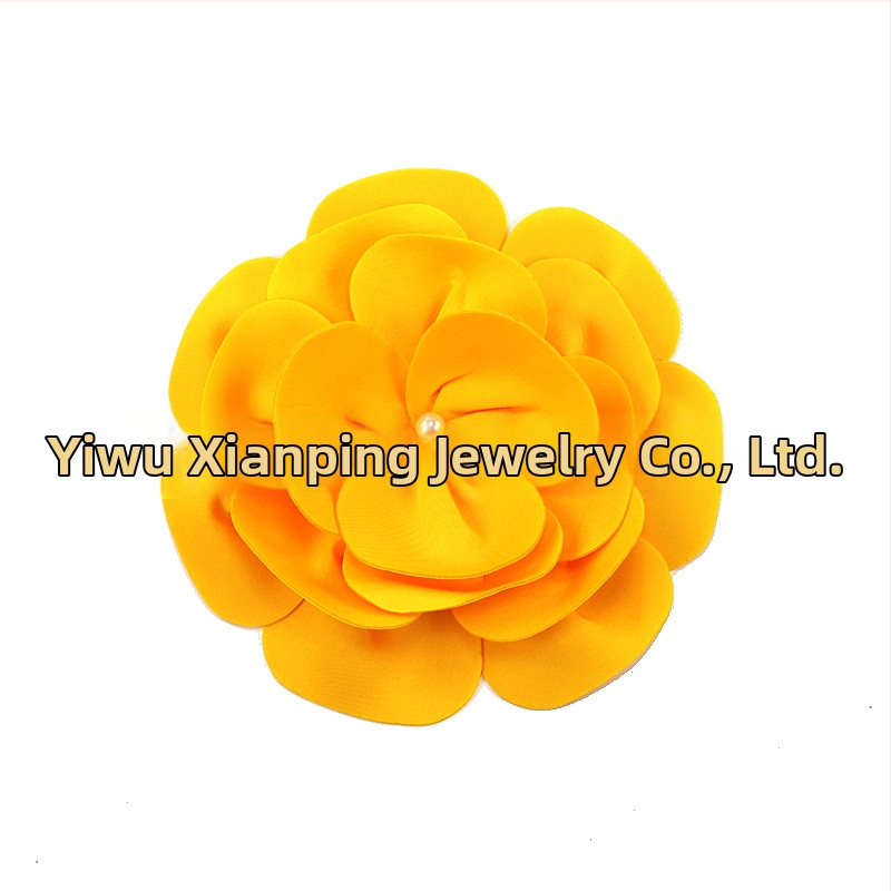 Liels ziedu galvas piederums, roku darīts, mūsdienīgs ziedu stils, materiāls: air cotton, forma: zieds, individuāli iepakots