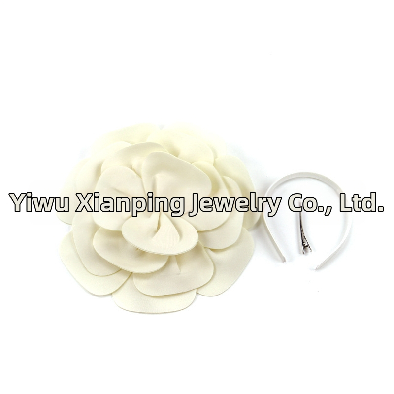 Liels ziedu galvas piederums, roku darīts, mūsdienīgs ziedu stils, materiāls: air cotton, forma: zieds, individuāli iepakots