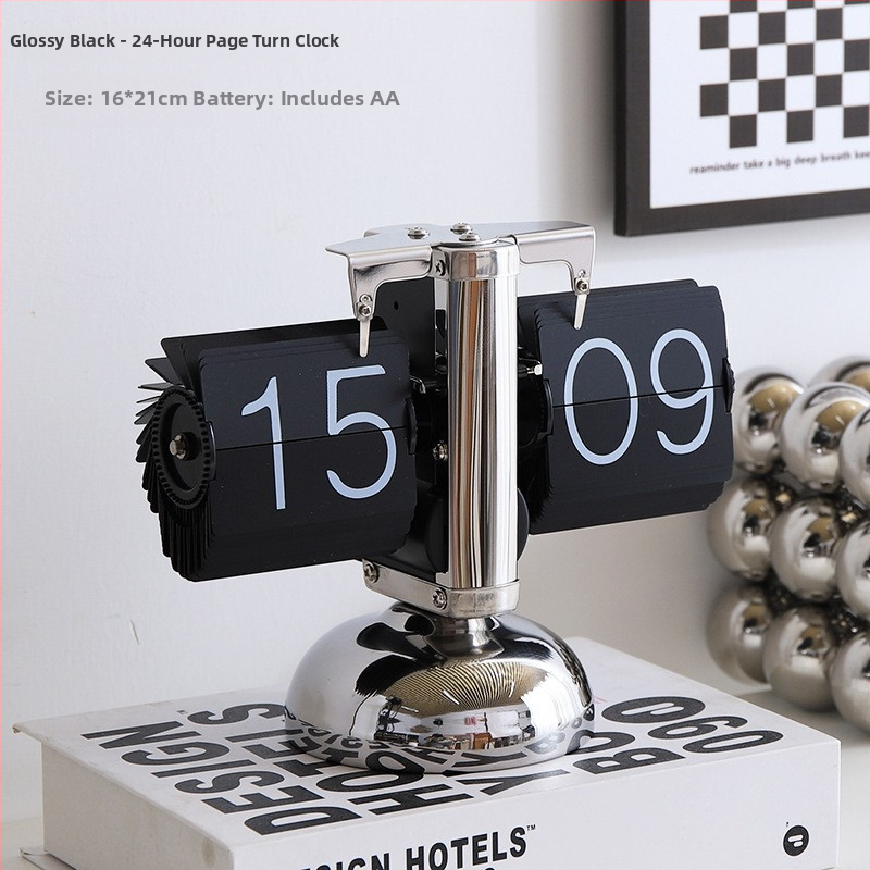 Pulkstenis ar bateriju, metāla korpusu un cipferiem, mūsdienīgs minimālisma stils.