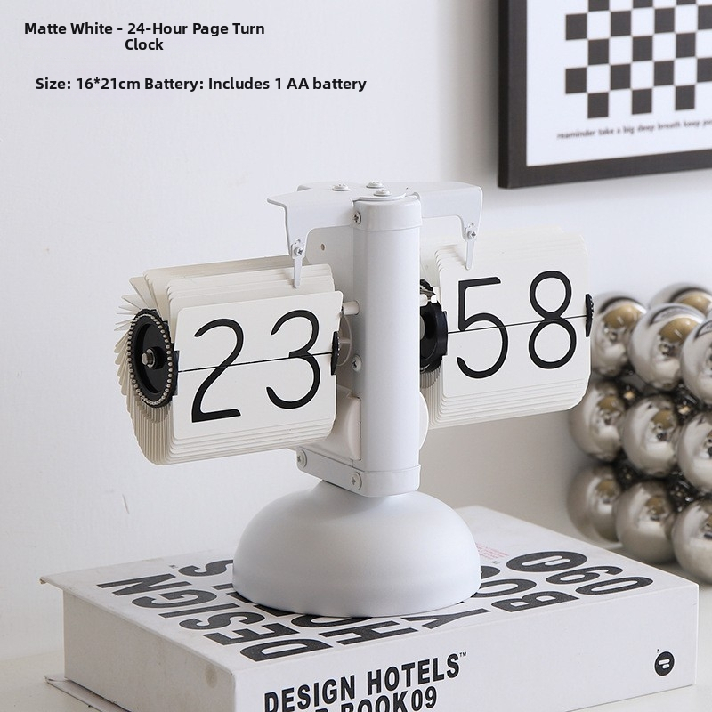 Pulkstenis ar bateriju, metāla korpusu un cipferiem, mūsdienīgs minimālisma stils.