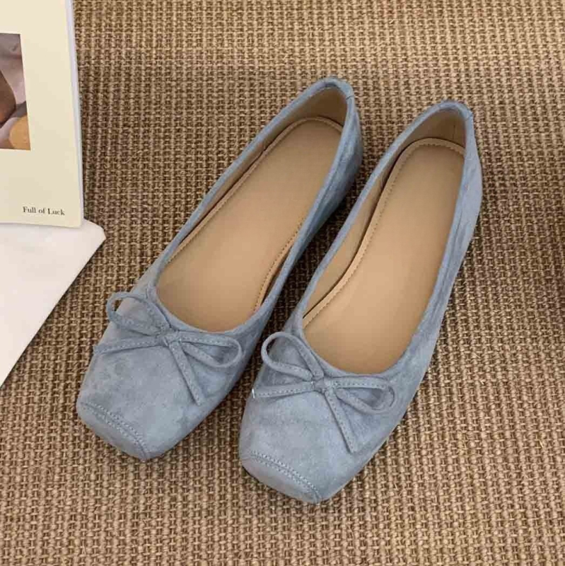 Mary Jane kingad ruudukujulise ninaga, nubuk pealispind, keskmise kõrgusega konts 3–6 cm, kummist tallaga