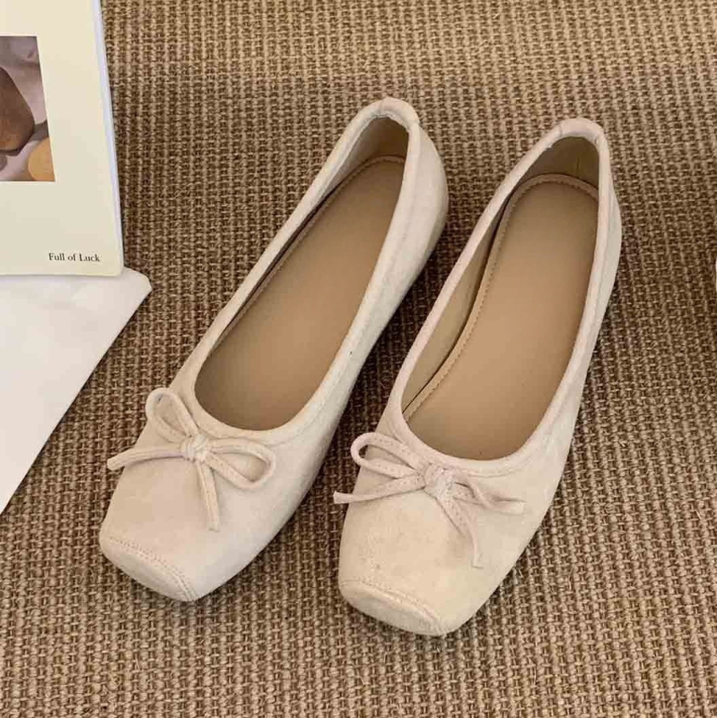 Mary Jane kingad ruudukujulise ninaga, nubuk pealispind, keskmise kõrgusega konts 3–6 cm, kummist tallaga