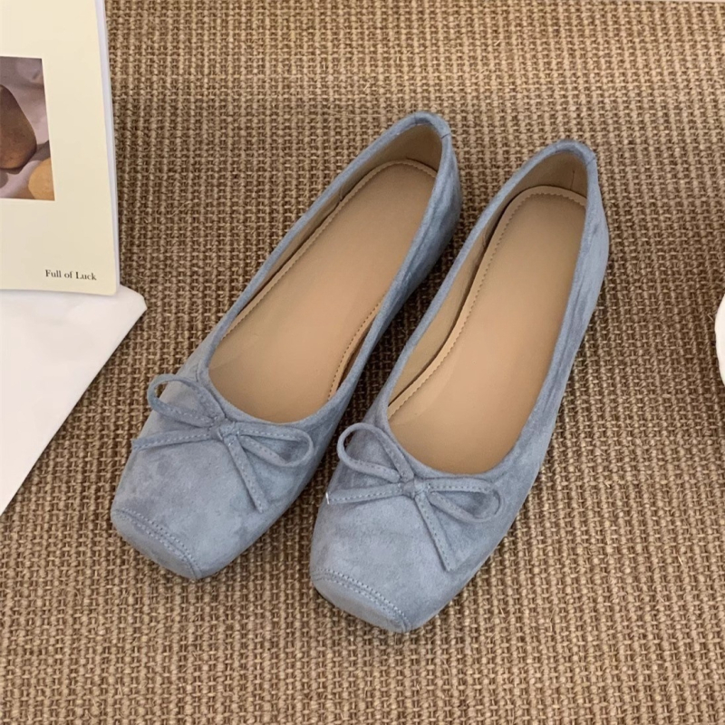 Mary Jane kingad ruudukujulise ninaga, nubuk pealispind, keskmise kõrgusega konts 3–6 cm, kummist tallaga