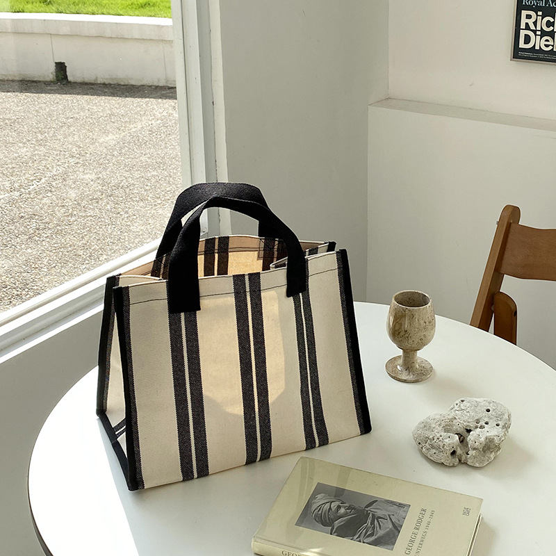 Kanvas tote kott, horisontaalne ruuduline kuju, avatud ülaosaga, sisemise telefoni tasku, kahe käepidemega