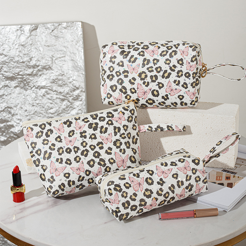 Дамска козметична чанта с леопардов принт — преносима, голям капацитет за пътуване; изработена от плат, подплата канвас, цип