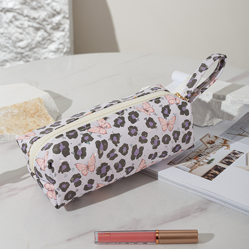 Дамска козметична чанта с леопардов принт — преносима, голям капацитет за пътуване; изработена от плат, подплата канвас, цип