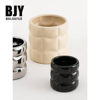 Keturkampis keraminis gėlių vazonas, rankų darbo, su elektroplatinavimo danga, skirtas staliniam naudojimui