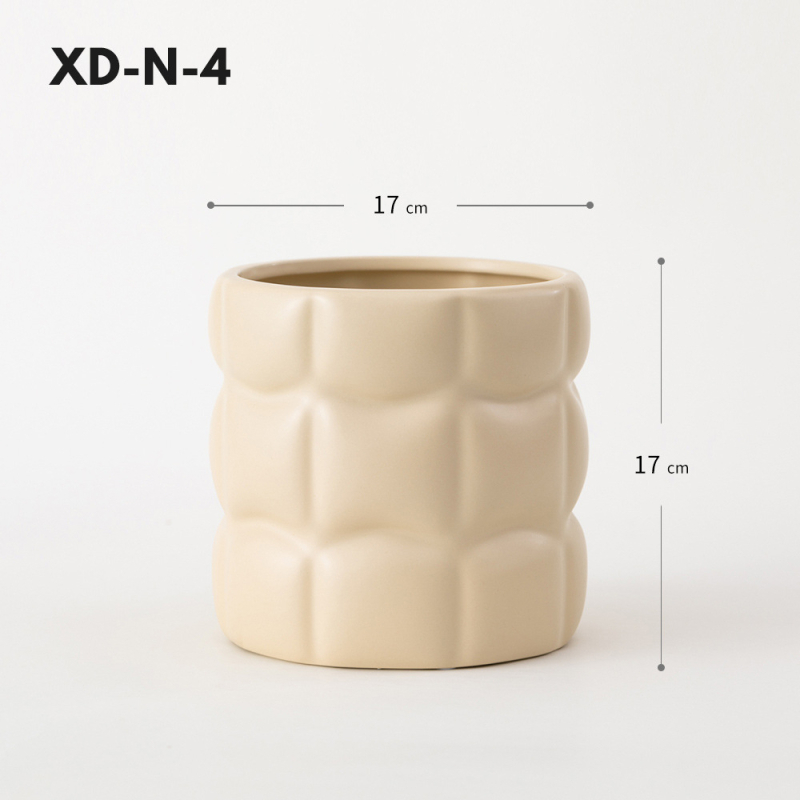 Keturkampis keraminis gėlių vazonas, rankų darbo, su elektroplatinavimo danga, skirtas staliniam naudojimui